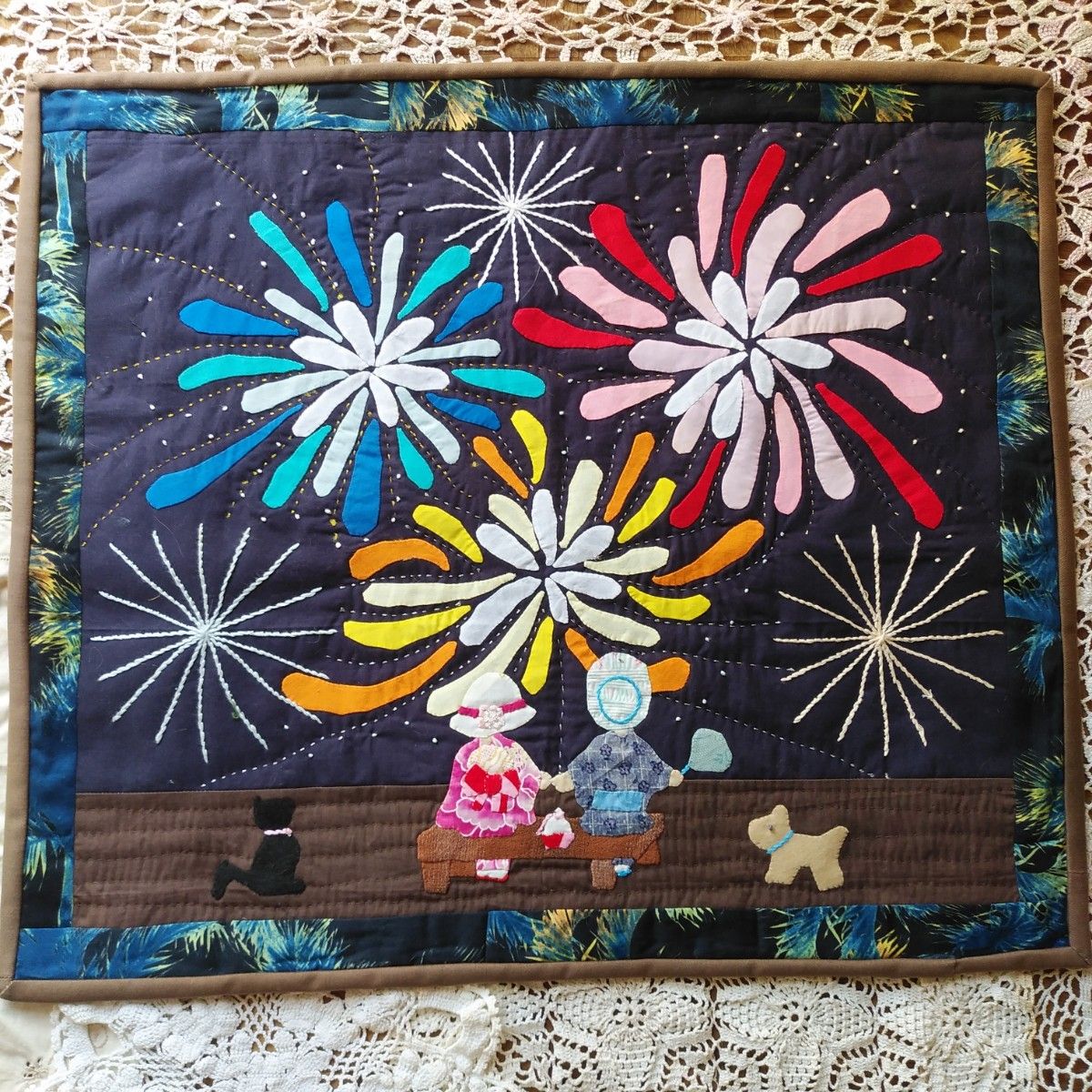 スーちゃん花火パッチワークアップリケキルトタペストリー スーちゃん花火パッチワークアップリケキルトタペストリー
