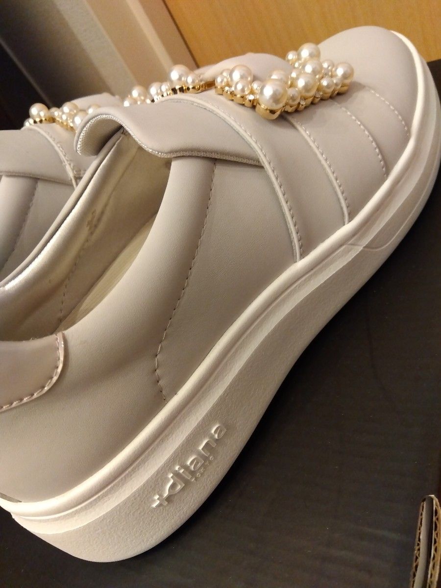 新品未使用】DIANA ダイアナ パールビジュー スニーカー 新品未使用】DIANA ダイアナ パールビジュー スニーカー