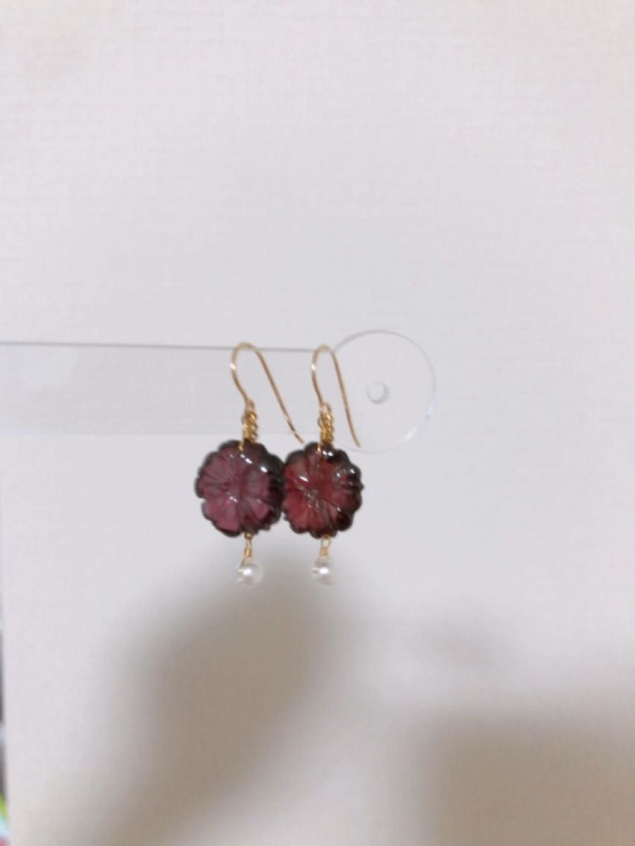 天然石 ガーネット、シェルパールピアス