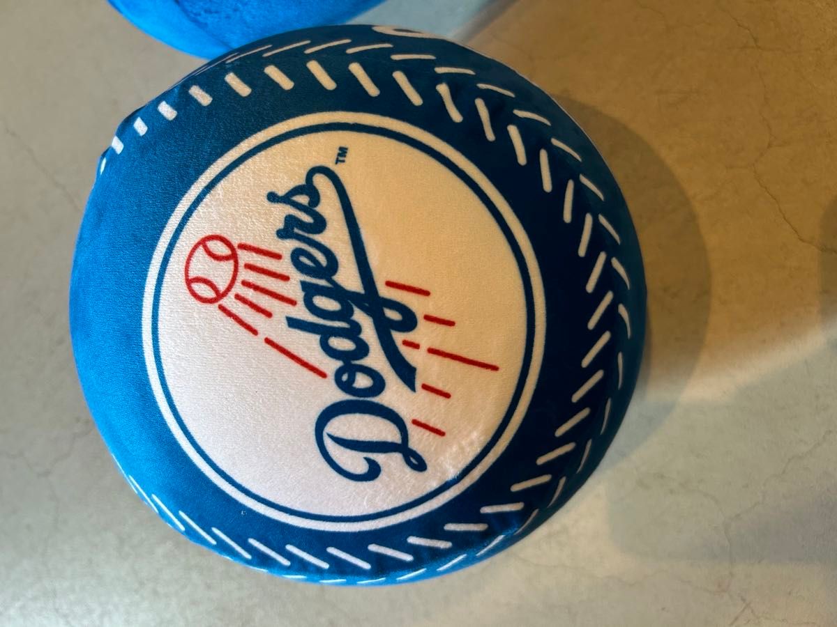 大谷翔平選手所属MLB ドジャース ボール&バット クッション 新品 大谷翔平選手所属MLB ドジャース ボール&バット クッション 新品