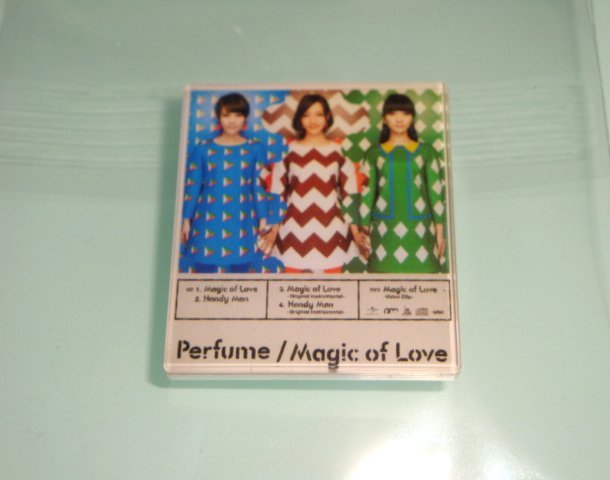 Perfume ジャケットコレクション アクリルバッジ Magic of Love 初回