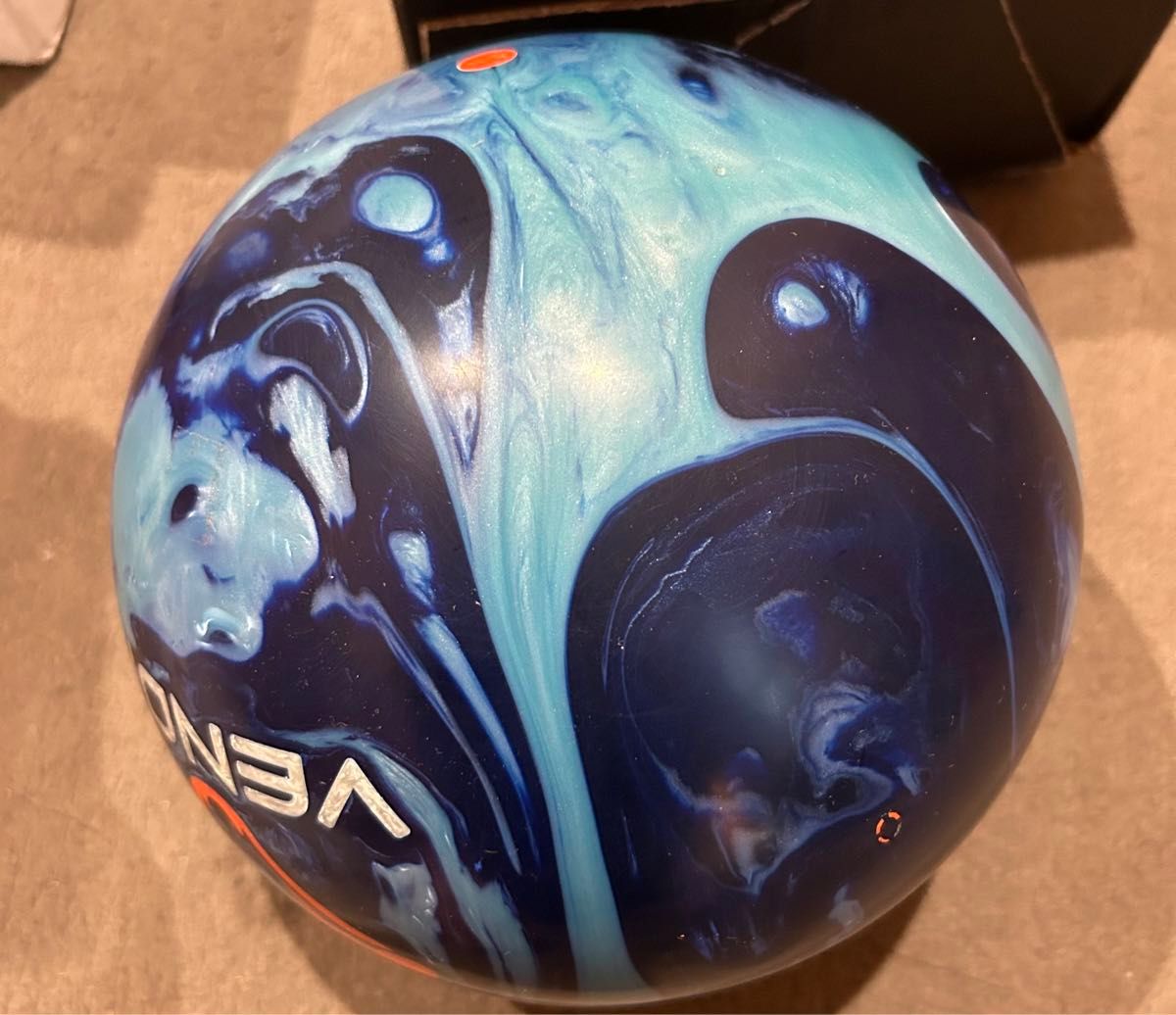 新品 ブルーコーラルベノム ボウリング ボール モーティブ 15