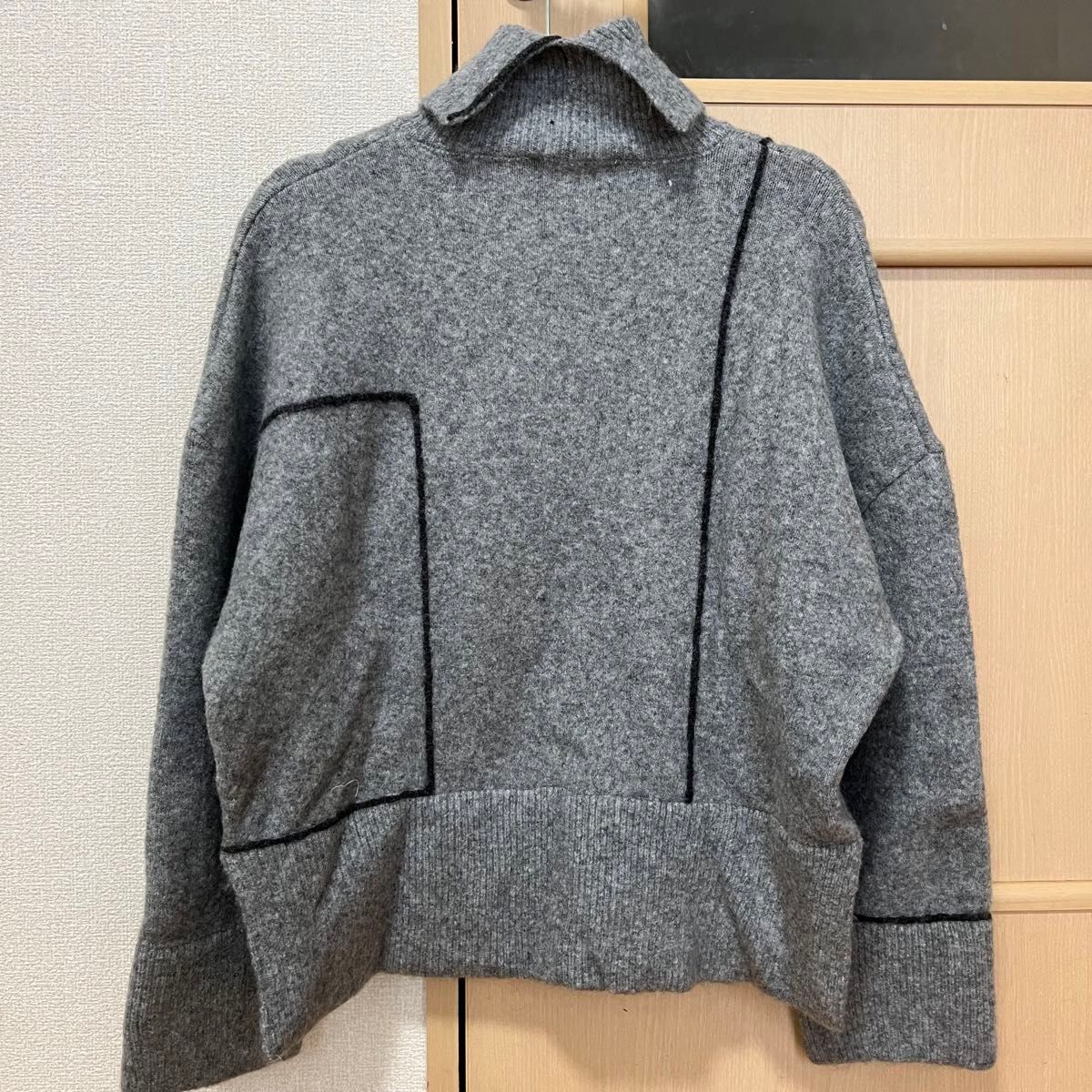 zara womanトリム付きニットセーター グレー ライン ステッチ zara womanトリム付きニットセーター グレー ライン ステッチ
