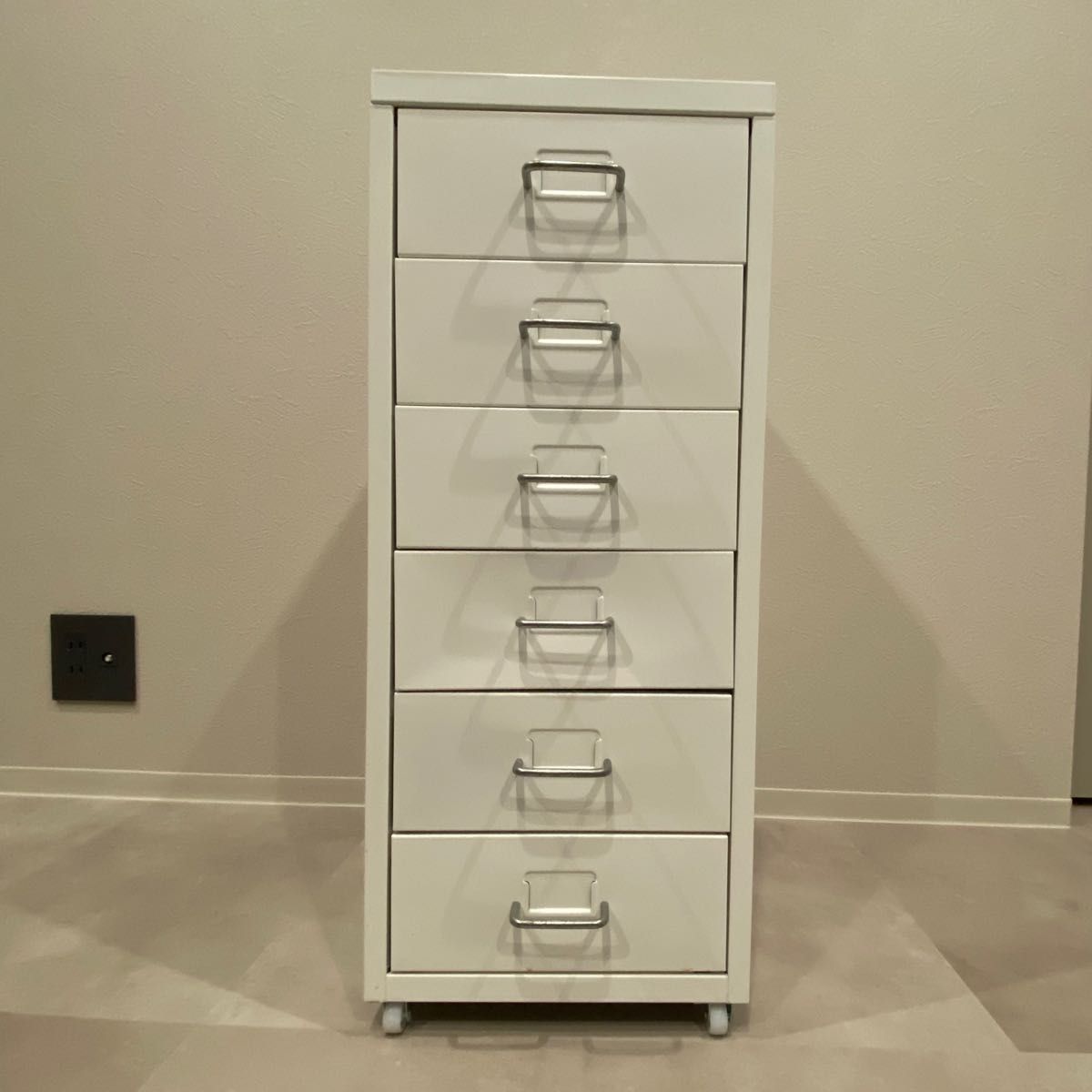 IKEA ヘルメル HELMERアルミ 引き出しユニット キャスター付 IKEA ヘルメル HELMERアルミ 引き出しユニット キャスター付