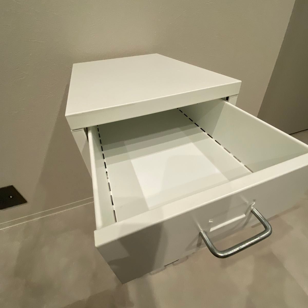 IKEA ヘルメル HELMERアルミ 引き出しユニット キャスター付 IKEA ヘルメル HELMERアルミ 引き出しユニット キャスター付