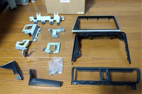 送料無料 新品 170 系 シエンタ 9インチ ナビ パネル キット トヨタ 純正部品