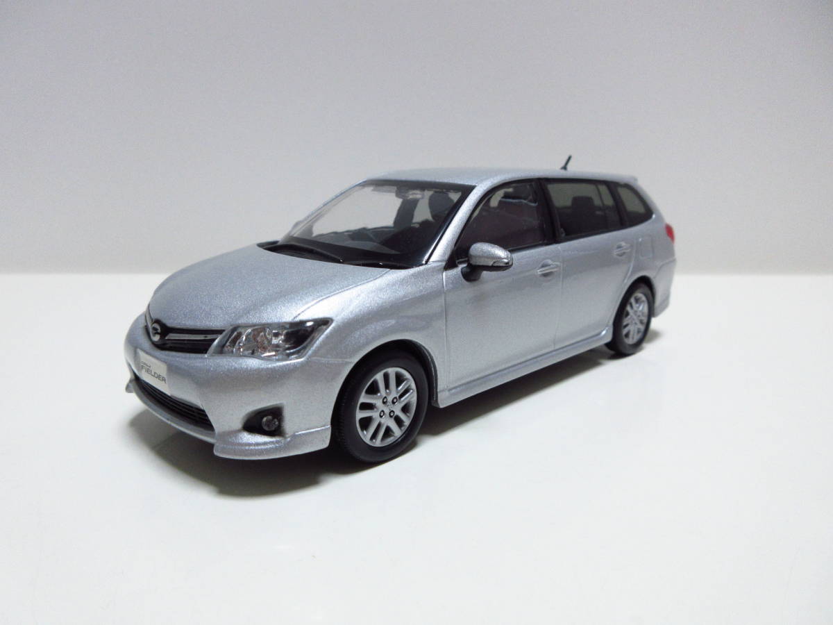 1/30 トヨタ 新型カローラフィールダー 前期 シルバーメタリック 非売品 Bibian 比比昂 - 1/30 トヨタ カローラフィールダー エアロ