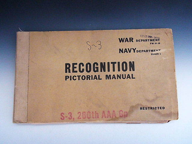 1943年発行 機密扱い 米国海軍 各国戦闘機 認識集 ◆ 米国アンティーク _画像1