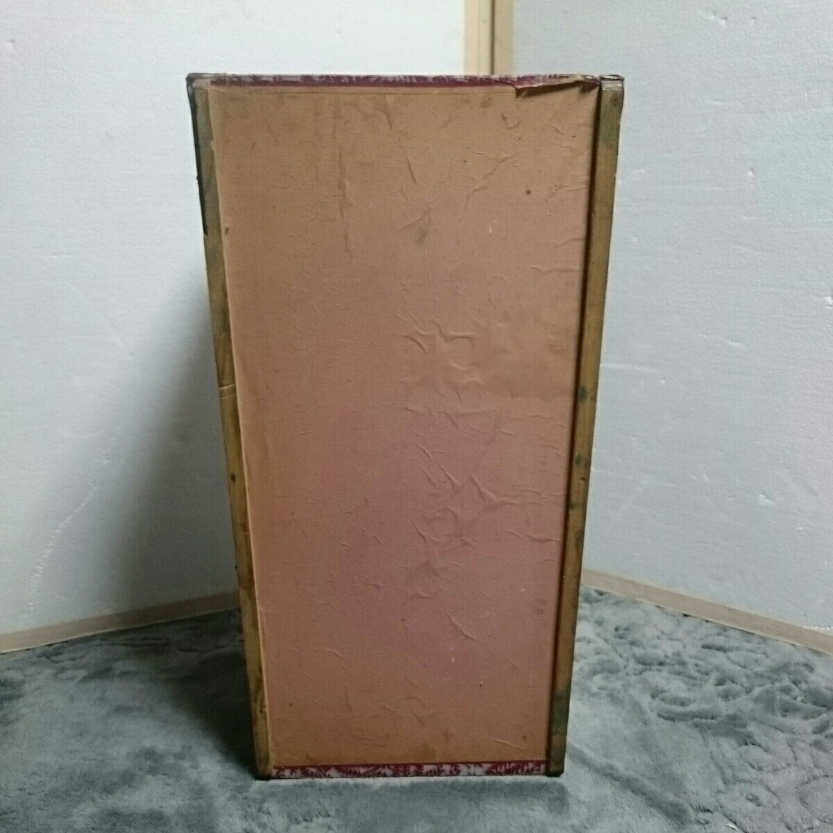 古い木箱/昭和レトロ アンティーク/物入れ 紙張り/横幅約 奥行約