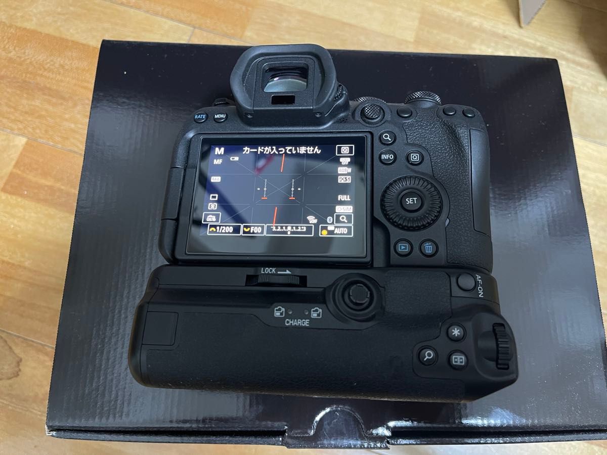 Canon EOS R6 MarkⅡ ボディ サードパーティ製縦グリップ Canon EOS R6 MarkⅡ ボディ サードパーティ製縦グリップ