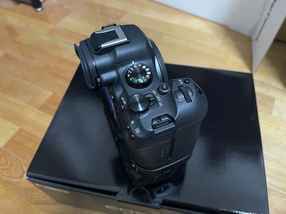 Canon EOS R6 MarkⅡ ボディ サードパーティ製縦グリップ Canon EOS R6 MarkⅡ ボディ サードパーティ製縦グリップ