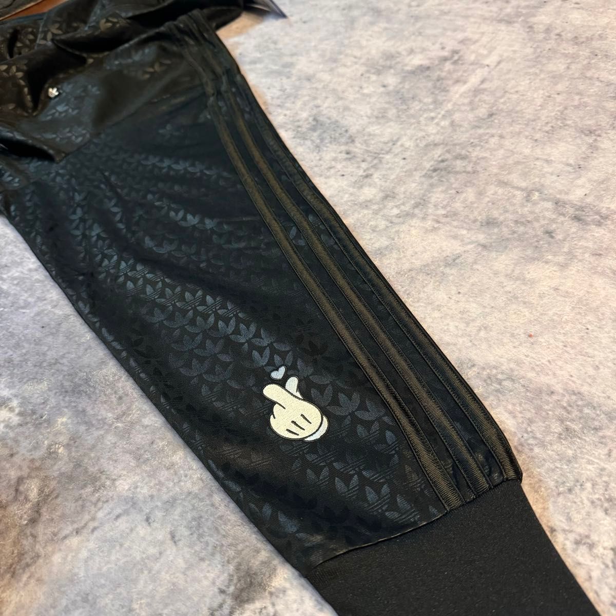 新品・希少サイズ】 アディダス ディズニー ミッキー ジャージ 新品・希少サイズ】 アディダス ディズニー ミッキー ジャージ