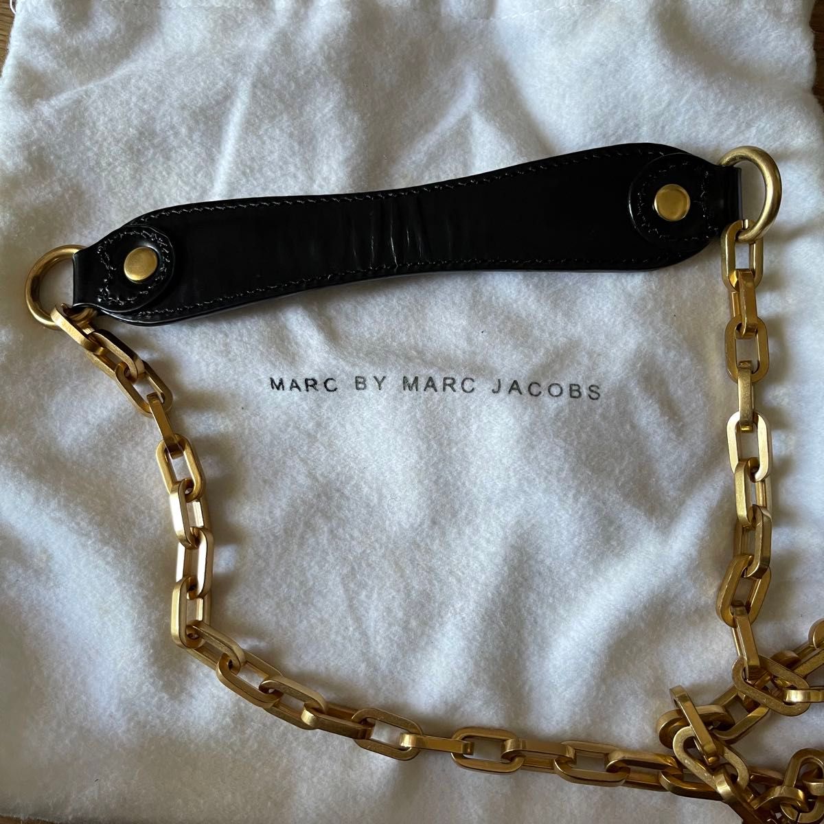美品】MARC BY MARC JACOBS スウェードチェーンバッグ ゴールド 美品】MARC BY MARC JACOBS スウェードチェーンバッグ ゴールド