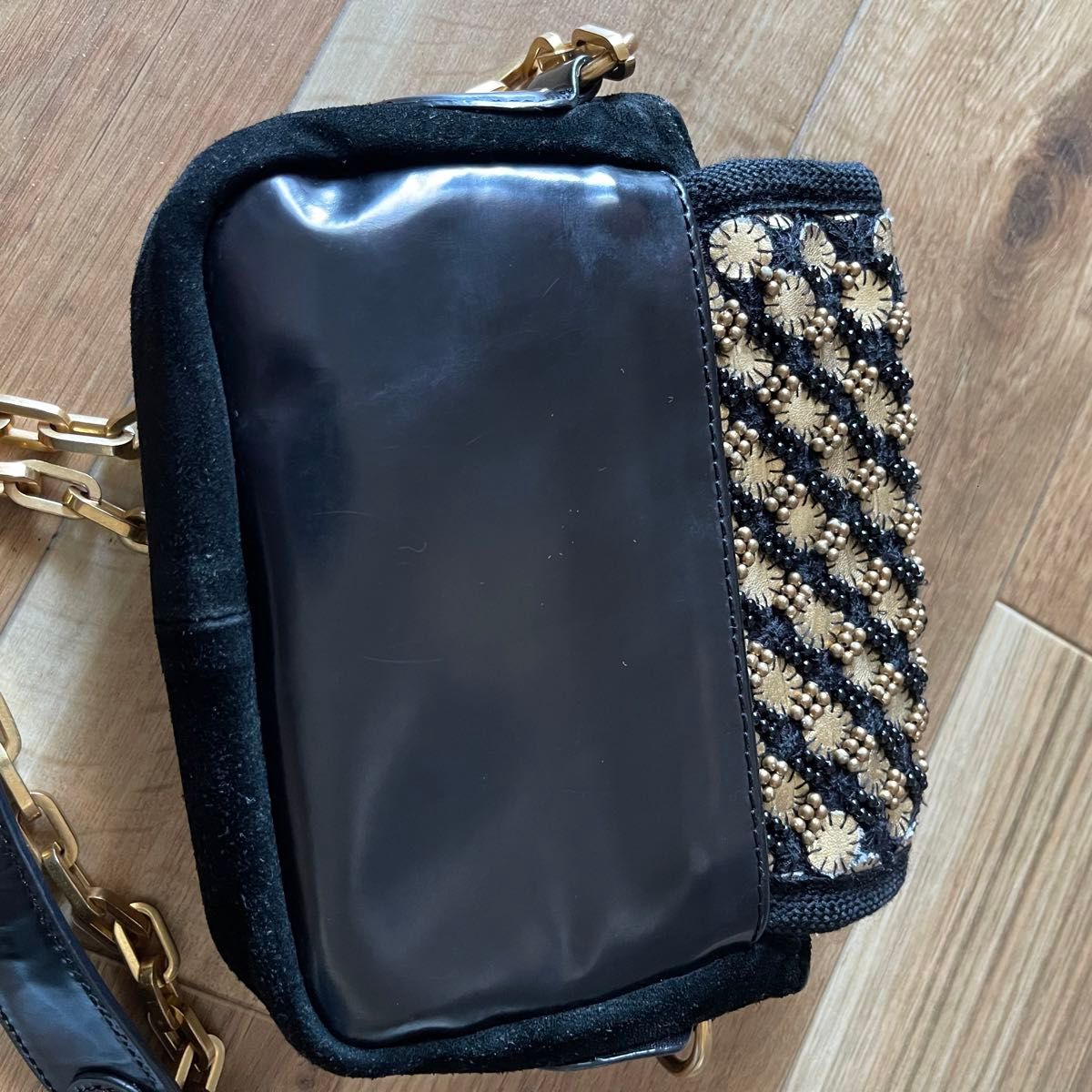 美品】MARC BY MARC JACOBS スウェードチェーンバッグ ゴールド 美品】MARC BY MARC JACOBS スウェードチェーンバッグ ゴールド