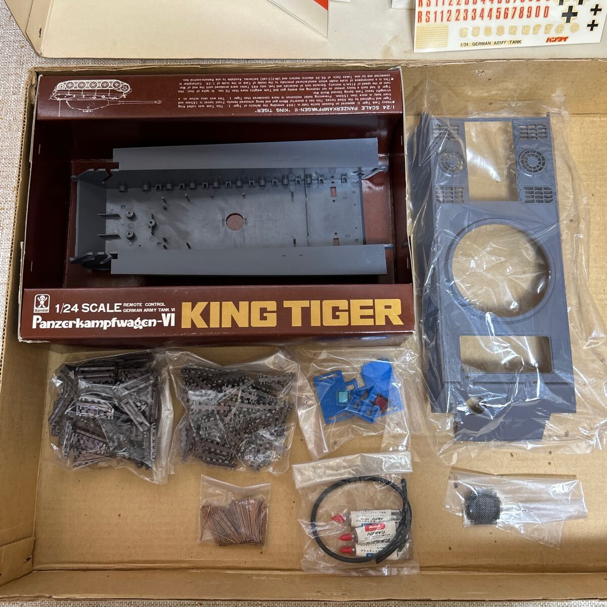 車體上下部品、連結(jié)履帯