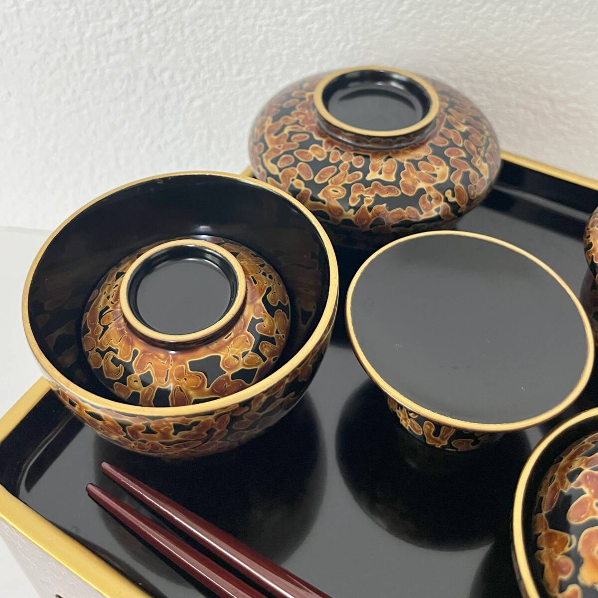 未使用品】木製 会津塗 仏膳堅地碗付 本金釦付 未使用品】木製 会津塗 仏膳堅地碗付 本金釦付