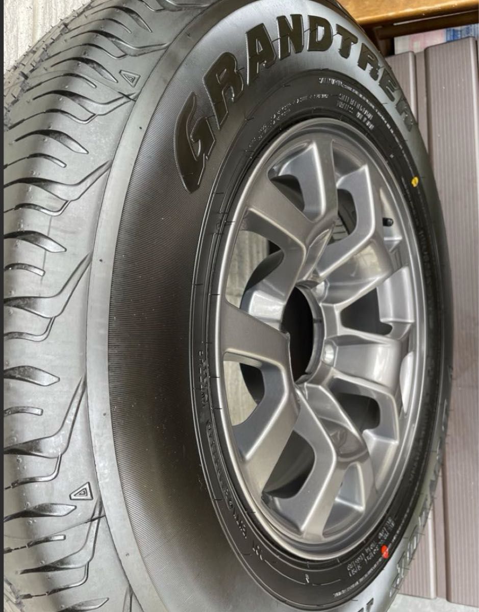 新車外し ジムニーシエラ ダンロップ195/80R15 タイヤホイール 新車外し ジムニーシエラ ダンロップ195/80R15 タイヤホイール