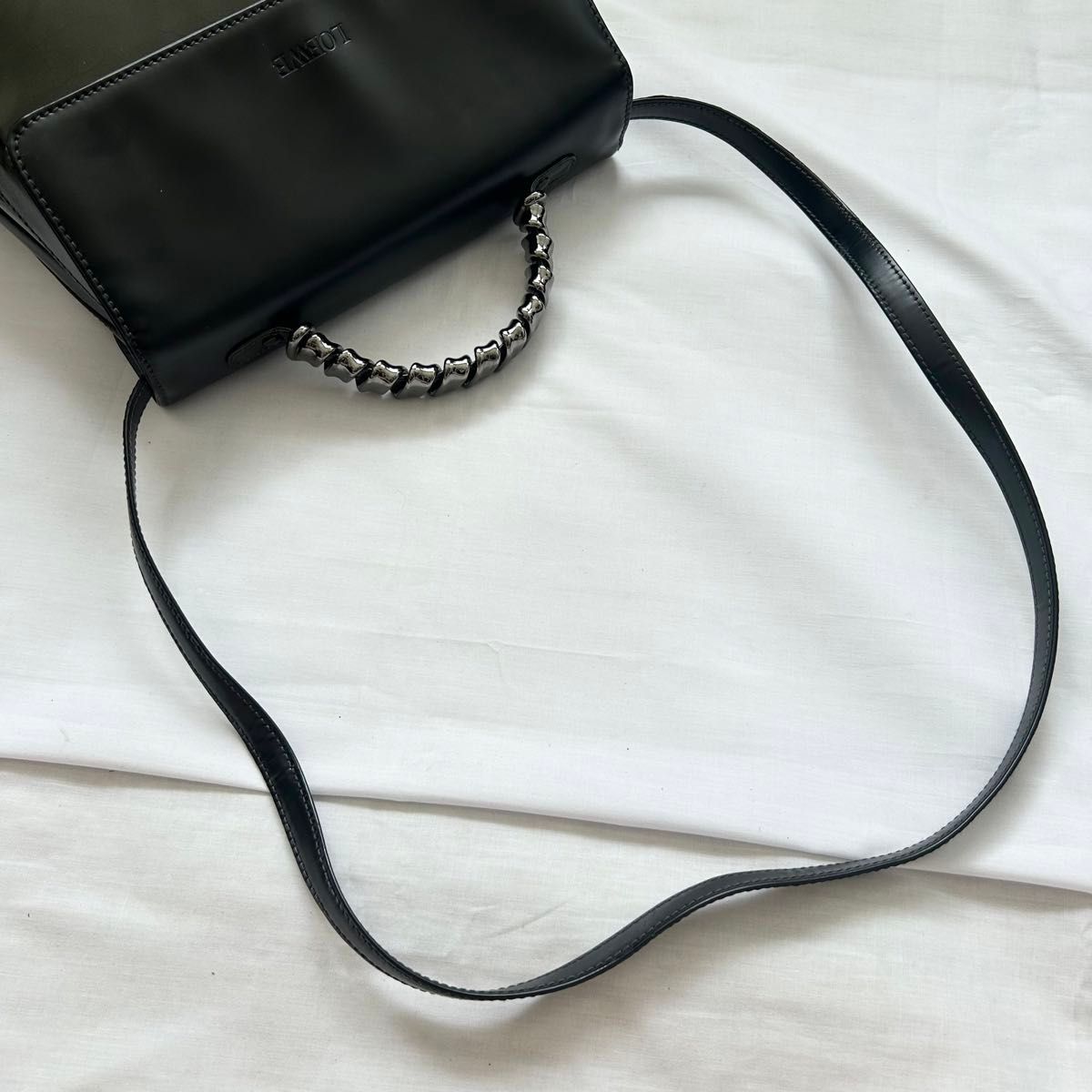 入手困難 LOEWE ショルダーバッグ ハンドバッグ 黒 レザー 入手困難 LOEWE ショルダーバッグ ハンドバッグ 黒 レザー