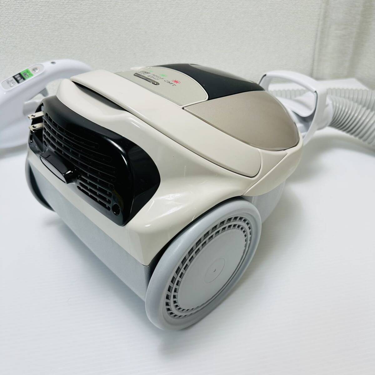 美品】 HITACHI 日立 軽量 掃除機 紙パック式 CV-KP300J N 美品】 HITACHI 日立 軽量 掃除機 紙パック式 CV-KP300J N