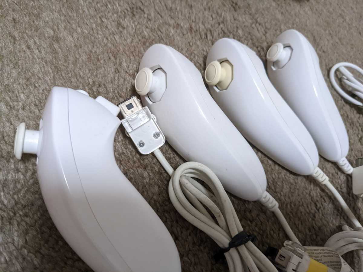 4個 ニンテンドー Wii ヌンチャク Wiiリモコン 任天堂純正品 4個 ニンテンドー Wii ヌンチャク Wiiリモコン 任天堂純正品