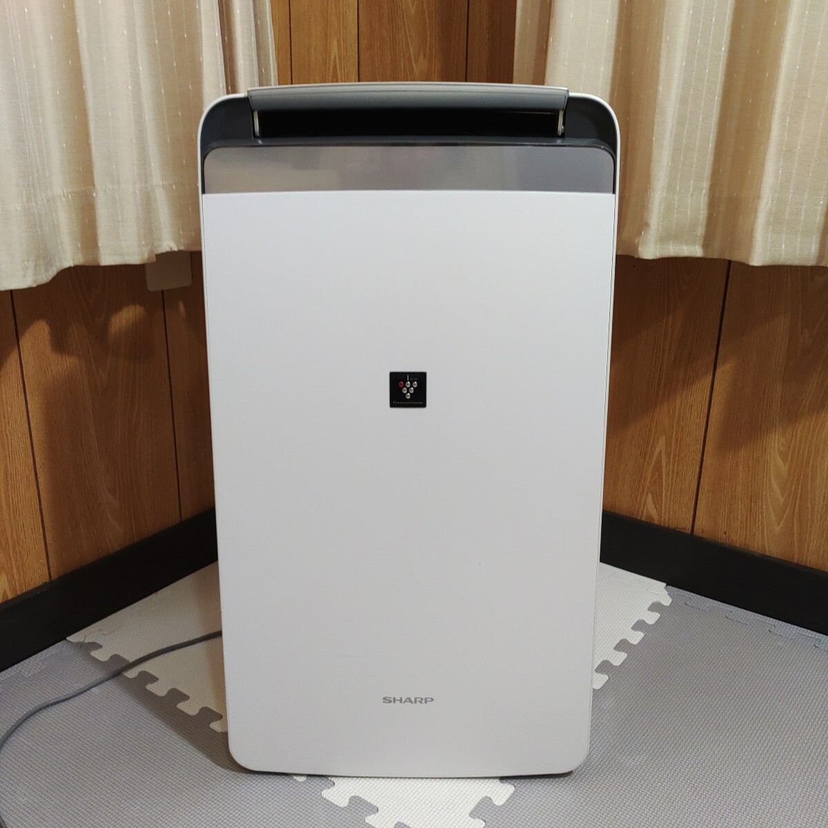 SHARP シャープ 除湿機CV-J180-W 2019年製 Amazon | シャープ 除湿機 衣類乾燥 プラズマクラスター 18L 2019年