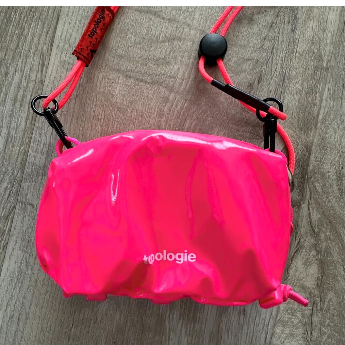 Topologie ミニボトルサコッシュ トポロジー 完売カラー ピンク Topologie ミニボトルサコッシュ トポロジー 完売カラー ピンク