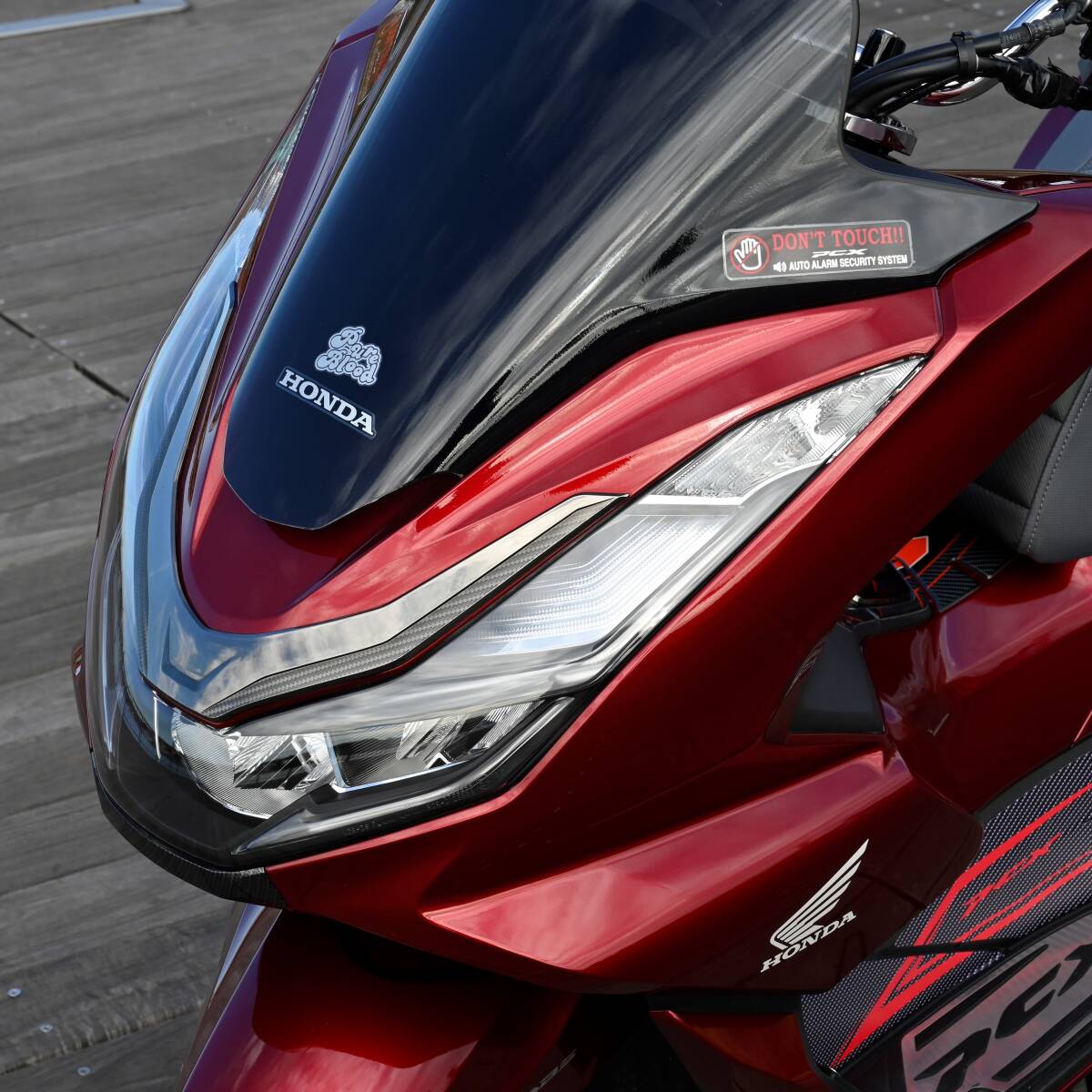 新型PCX(JK05/KF47)ahmガーニッシュヘッドライト売れてます 新型PCX(JK05/KF47)ahmガーニッシュヘッドライト売れてます