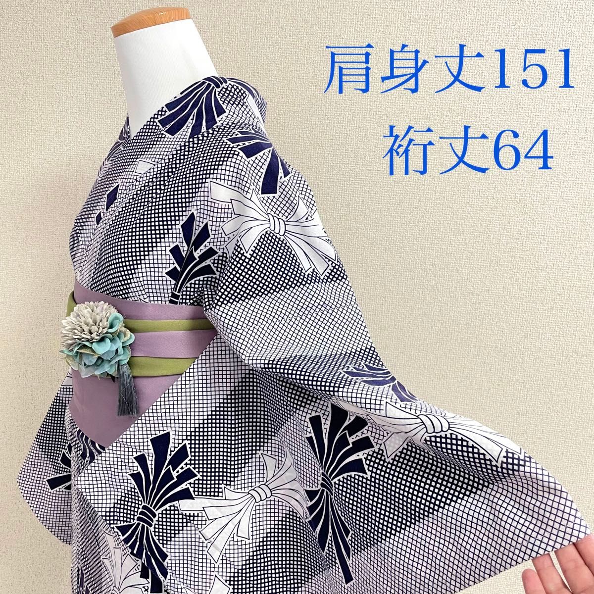 値下げ! 年代物ヴィンテージ 昭和レトロ格子柄 ネイビー花柄柄 着物 値下げ! 年代物ヴィンテージ 昭和レトロ格子柄 ネイビー花柄柄 着物