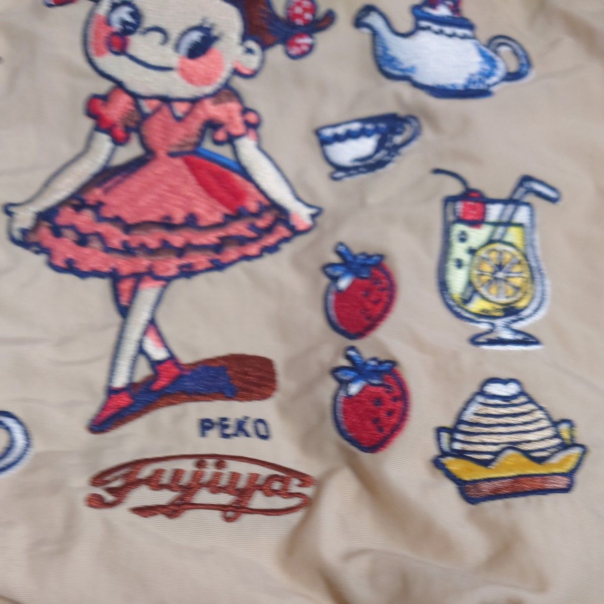 正規品 ボールアンドチェーン 不二家 ペコちゃん ベージュ 正規品 ボールアンドチェーン 不二家 ペコちゃん ベージュ