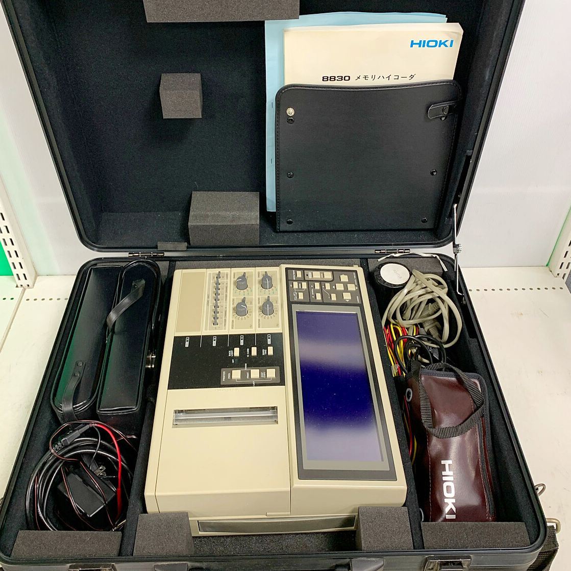 ♭♭【1円スタート】 HIOKI メモリハイコーダ（通電のみ確認）クランプオンプローブ、ロジックプローブ（未確認） 8830 全体的に状態が悪い