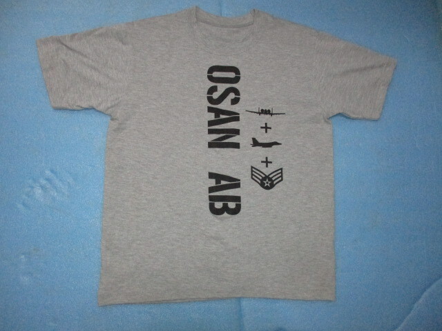 米軍基地流れ品　OSAN　AB　 Tシャツ　グレー　Ｓサイズ
