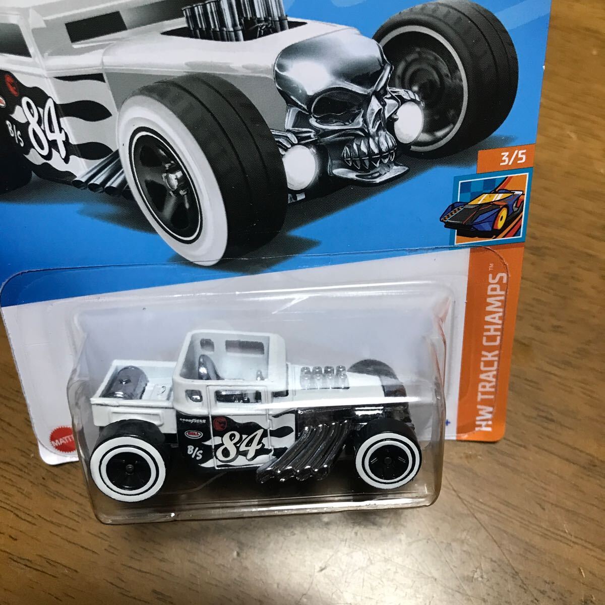 Y1 TH トレジャーハント ホワイト BONE SHAKER ホットウィール Y1 TH トレジャーハント ホワイト BONE SHAKER ホットウィール