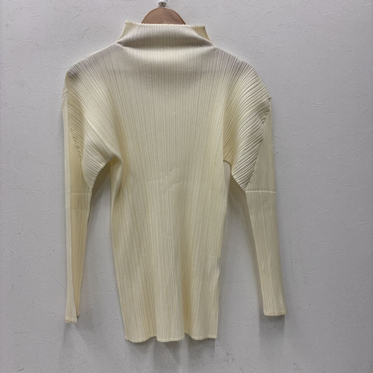 ISSEY MIYAKE イッセイミヤケ 長袖ブラウス ブラウス ホワイト ISSEY MIYAKE イッセイミヤケ 長袖ブラウス ブラウス ホワイト