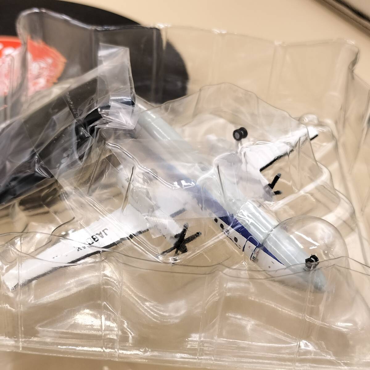1/200 ANA Boeing DHC-8-300 Haneda Miyakejima JA804K Q300
