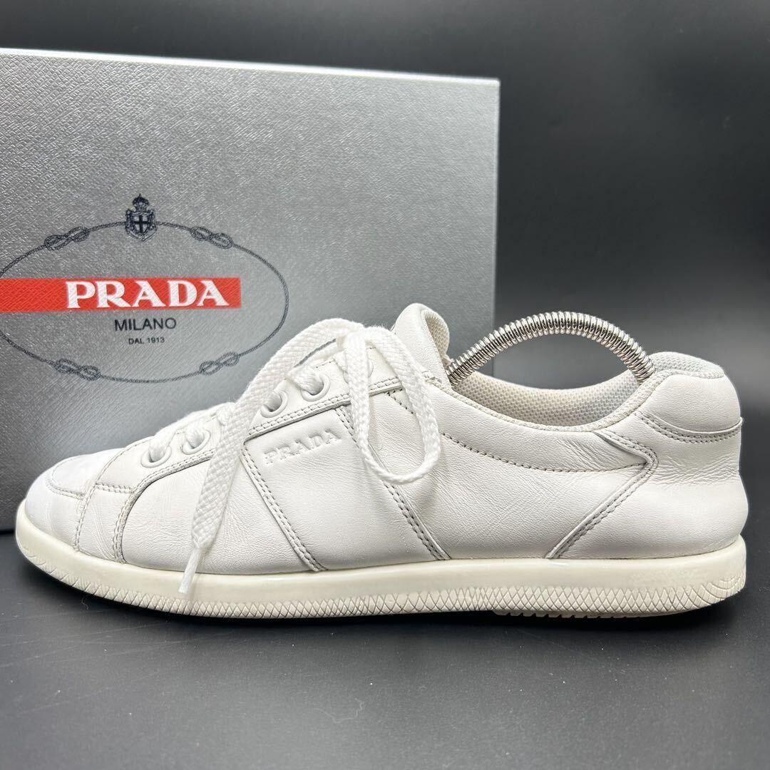 1円 【美品】 PRADA プラダ 【圧倒的高級感】 メンズ スニーカー ローカット シューズ 靴 サイドロゴ レザー ホワイト 白 25.0cm相当
