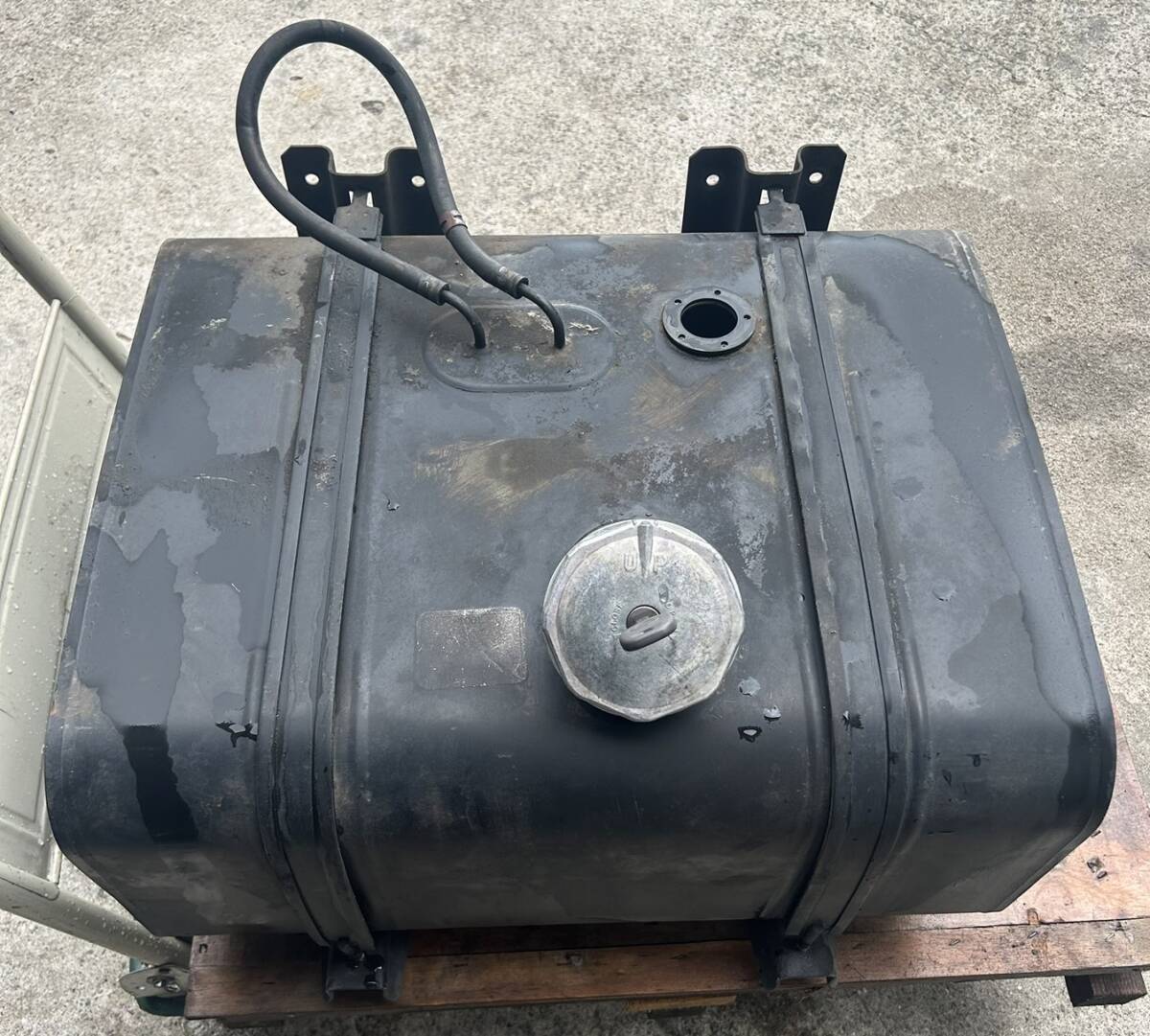 日野 レンジャー 純正燃料タンク 100L Yahoo!オークション - 日野 4tユニック BDG-FC6JKWA 燃料タンク