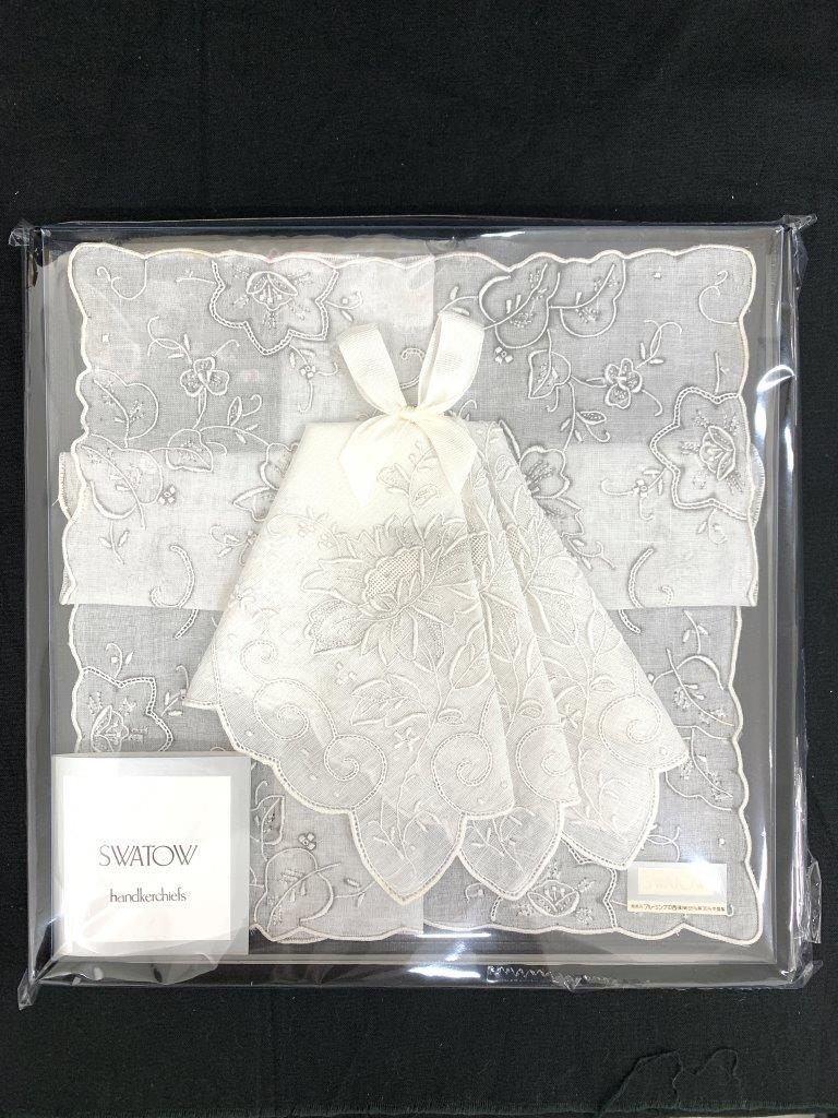 【未使用 保管品】 汕頭 スワトウ SWATOW 刺繍 ハンカチ ２枚 箱入り 細密刺繍 細工 GIT45006＊同梱不可