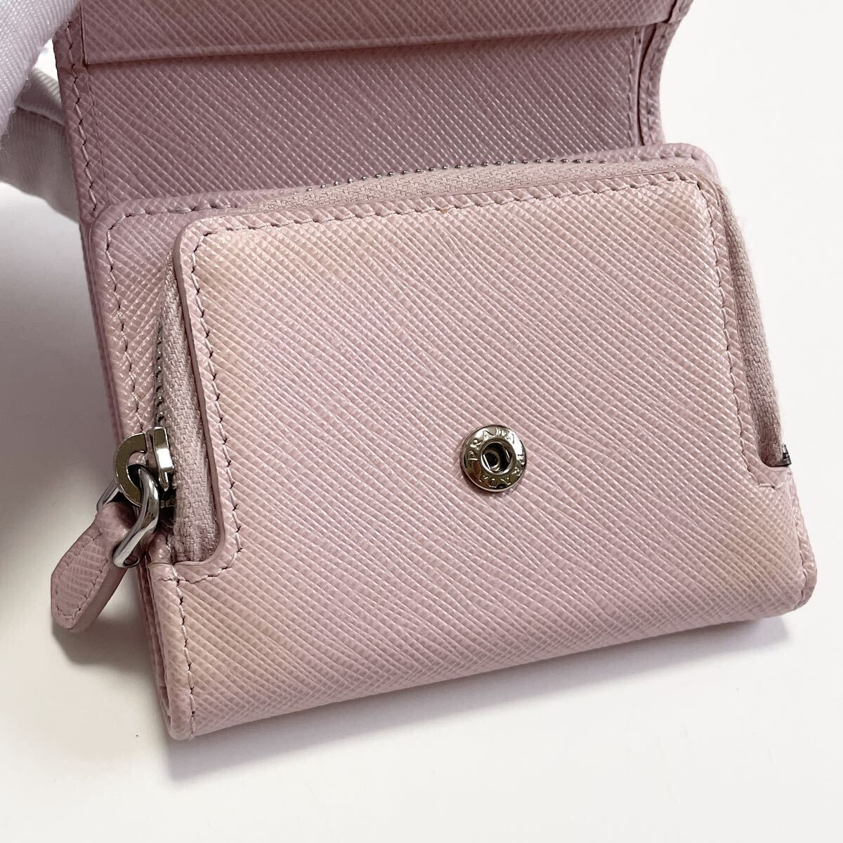 PRADA プラダ 三つ折り 財布 サフィアーノ レザー ピンク 三角 PRADA プラダ 三つ折り 財布 サフィアーノ レザー ピンク 三角