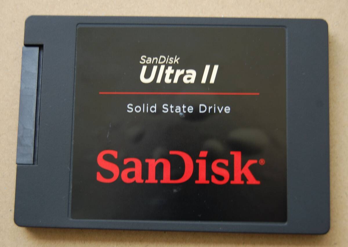 【即決】信頼のSanDisk製 Ultra II 960GB SSD 2.5inch SATA仕様 [SDSSDHII-960G] 使用7，700時間 状態良好 送料230円~