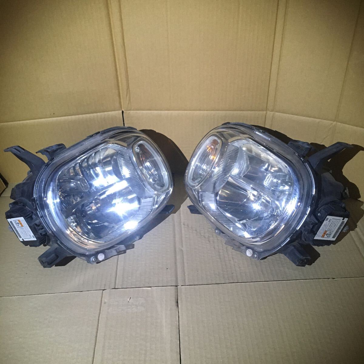 アルトラパン HE22S HID ヘッドライト 左右 HCHR709 アルトラパン HE22S HIDヘッドライト 左右