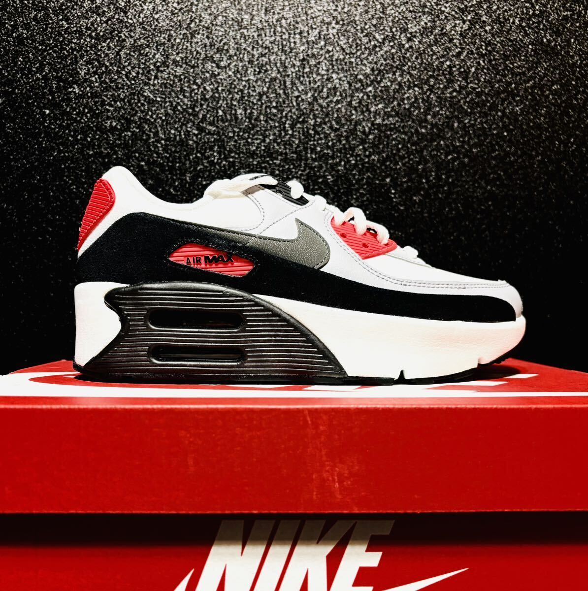☆送料込■新品24.5cm■ナイキ エア マックス90 LV8 AIR MAX 90  サミットホワイト/ブラック/ウルフグレー【定価.16830円】WMNS