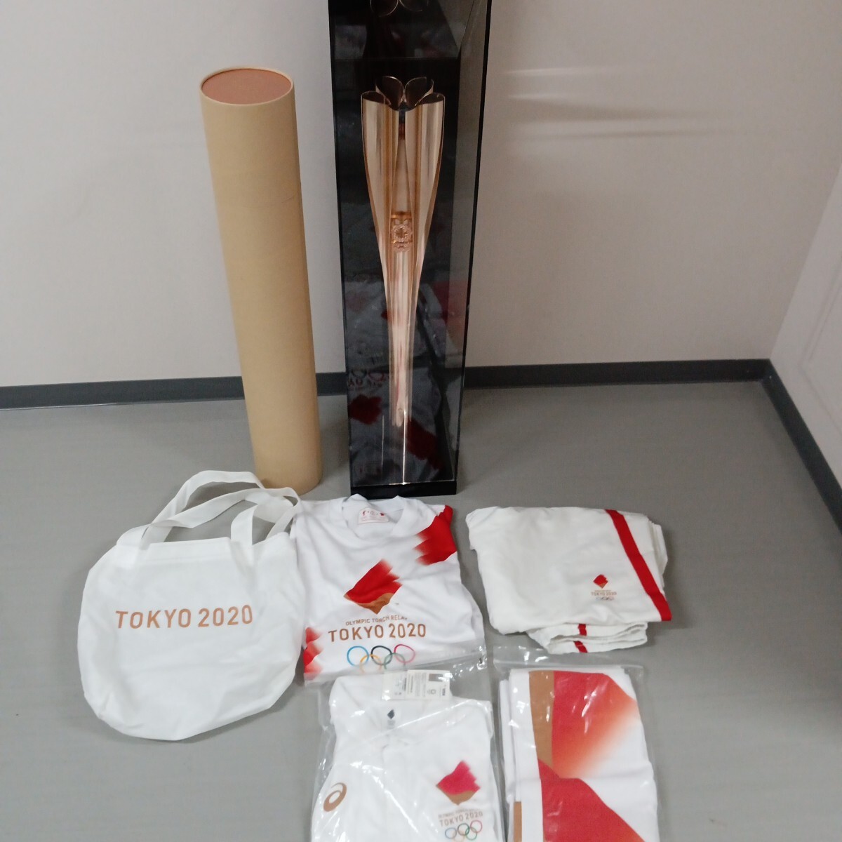 美品 東京オリンピック トーチホルダー TORCH HOLDER 元箱付き 美品 東京オリンピック トーチホルダー TORCH HOLDER 元箱付き