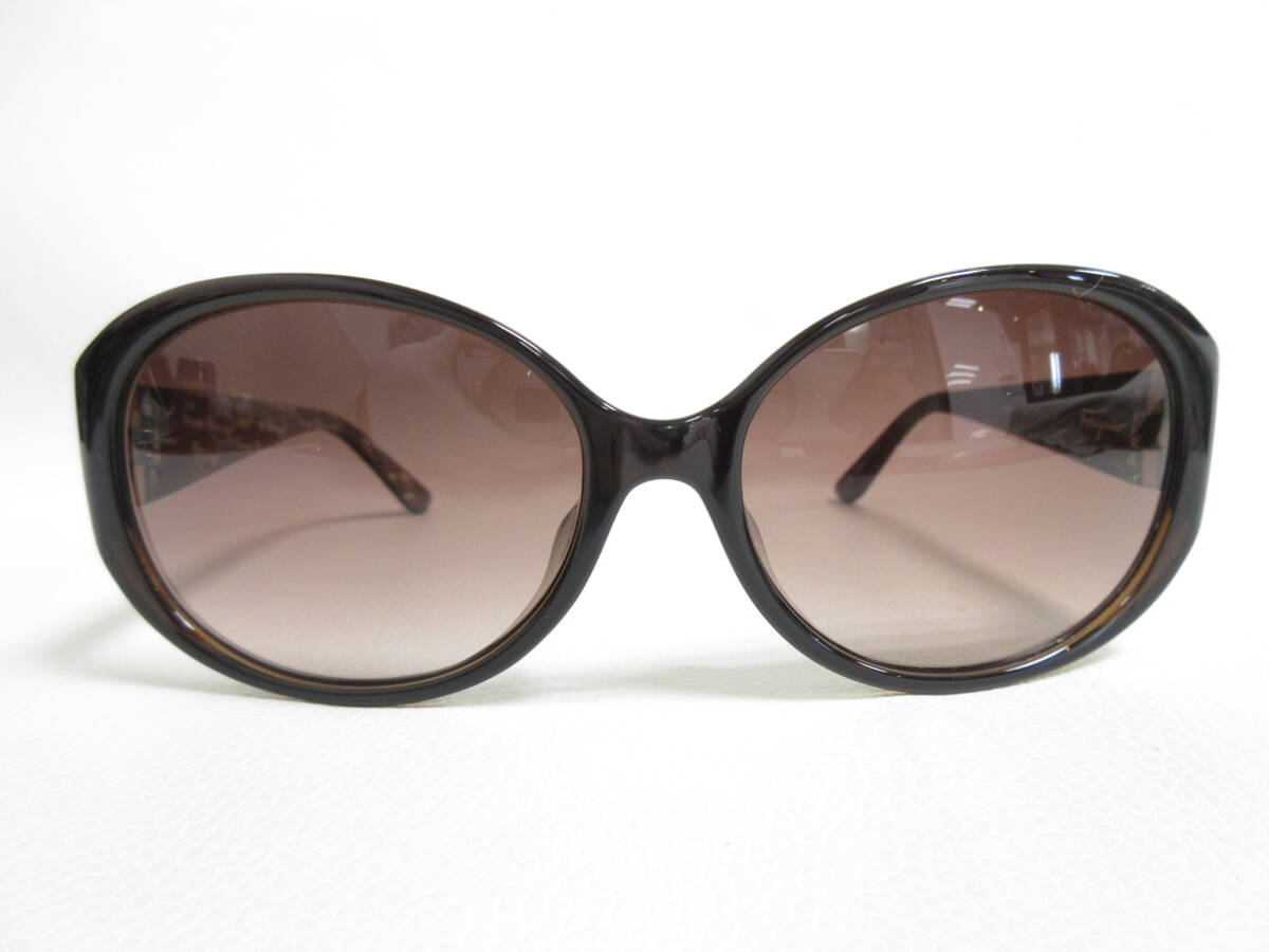 13789◆Salvatore Ferragamo サルヴァトーレフェラガモ SF683SA 220 57□16 135 MADE IN ITALY サングラス 中古 USED