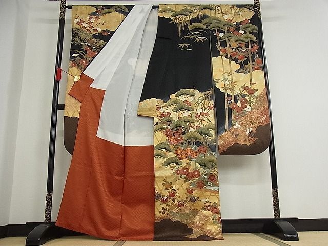 豪華 振袖 宝尽くしに捻り梅などの花文様 金駒刺繍 正絹 赤紫色系 豪華 振袖 宝尽くしに捻り梅などの花文様 金駒刺繍 正絹 赤紫色