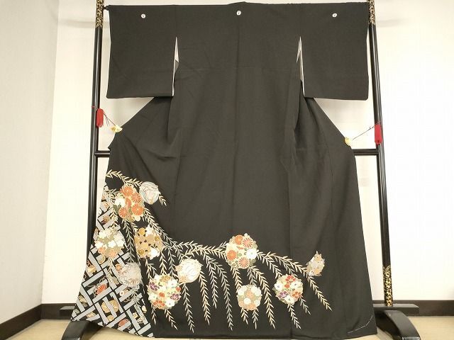 平和屋-こころ店■豪華黒留袖　駒刺繍　草花丸文　金銀彩　三越扱い　ロング丈　正絹　逸品　AAAJ1711Aja