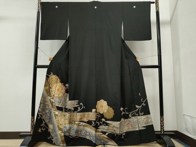 平和屋1■豪華黒留袖　作家物　駒刺繍刺繍　花唐草文　暈し染め　金彩　やまと誂製　逸品　CAAH3368yc