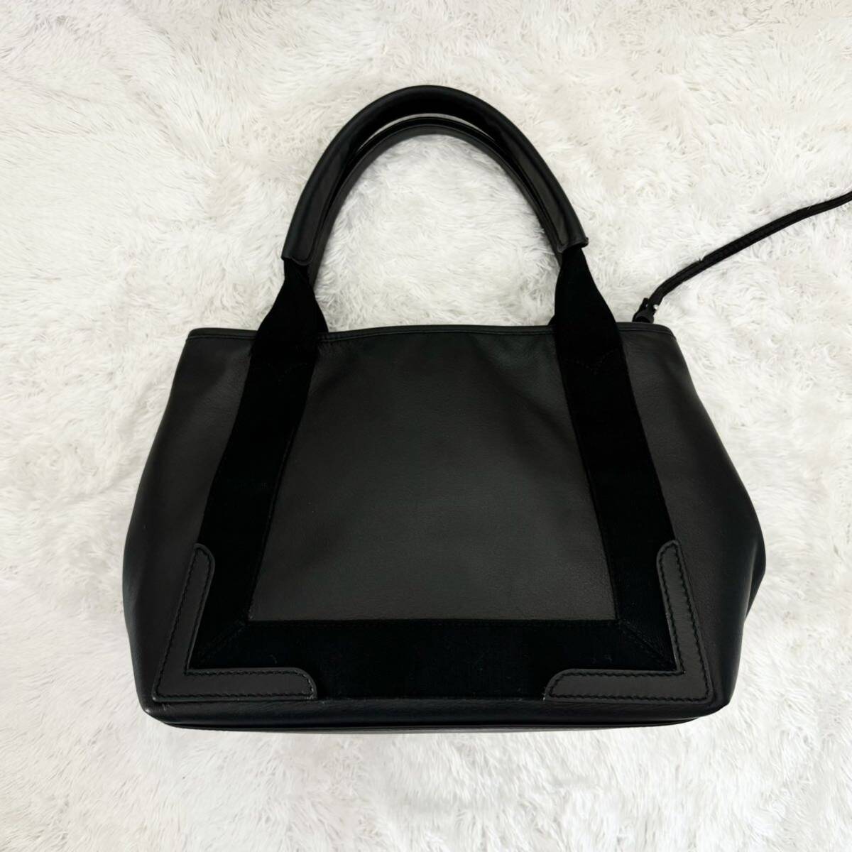 極美品 BALENCIAGA バレンシアガ ネイビーカバス S バッグ 極美品 BALENCIAGA バレンシアガ ネイビーカバス S バッグ