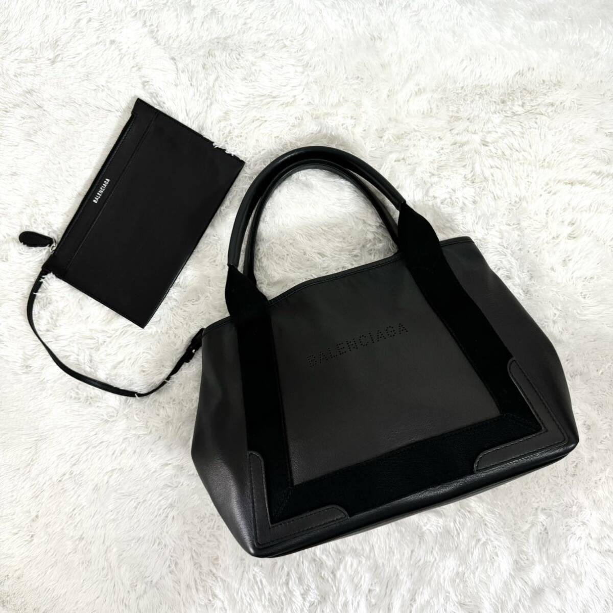 極美品 BALENCIAGA バレンシアガ ネイビーカバス S バッグ 極美品 BALENCIAGA バレンシアガ ネイビーカバス S バッグ