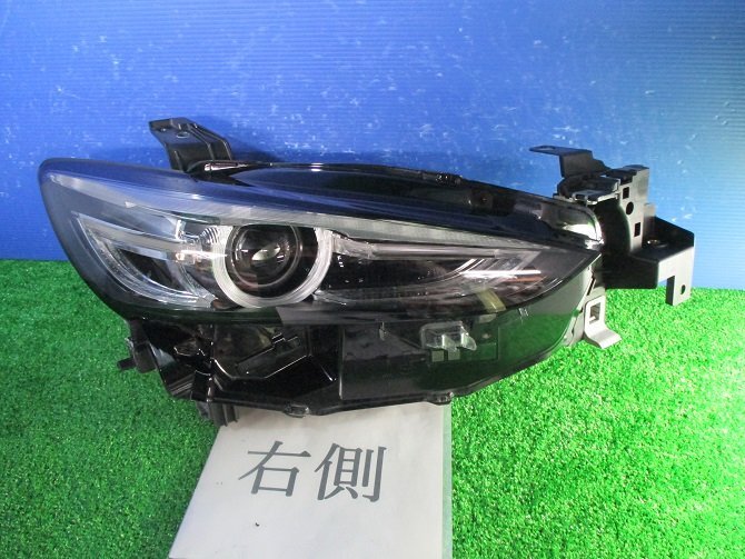 管理№09244　ＧＪＥＦＰ　ＧＪ２ＦＰ　ＧＪ系　ＭＡＺＤＡ６　アテンザ　後期　ＡＬＨ付　純正　ＬＥＤ　右ライト　１００－６５１８０