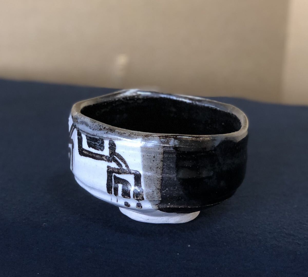 R》茶道具 黒織部 茶碗【加藤光右衛門】栞 共布 共箱 240902J2 美濃